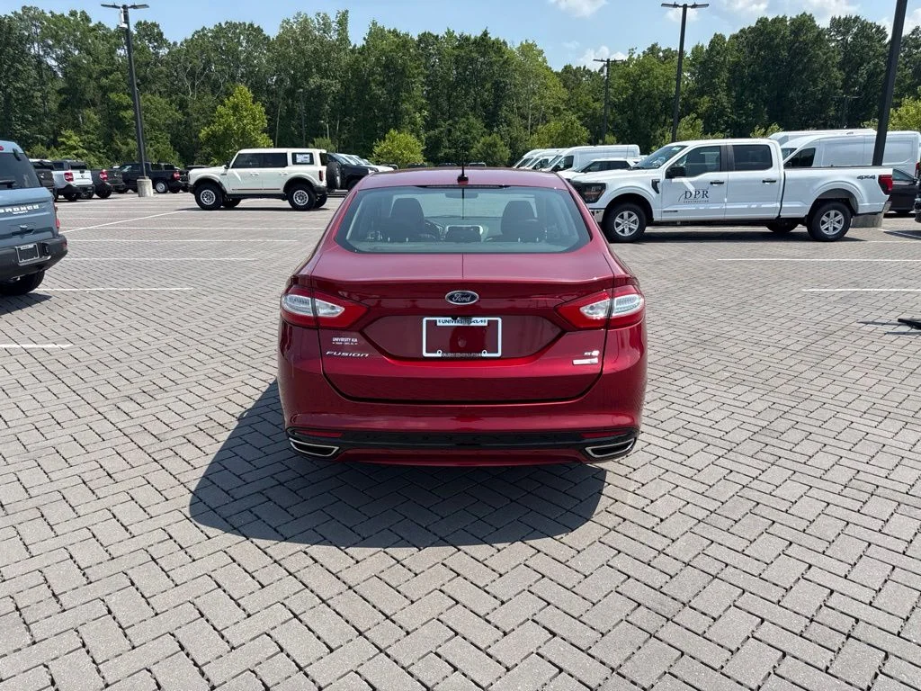 Used 2016 Red Ford SE image 7