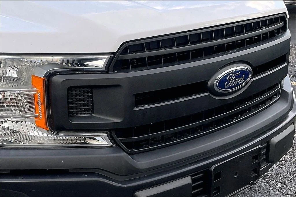 Used 2019 White Ford XL image 29
