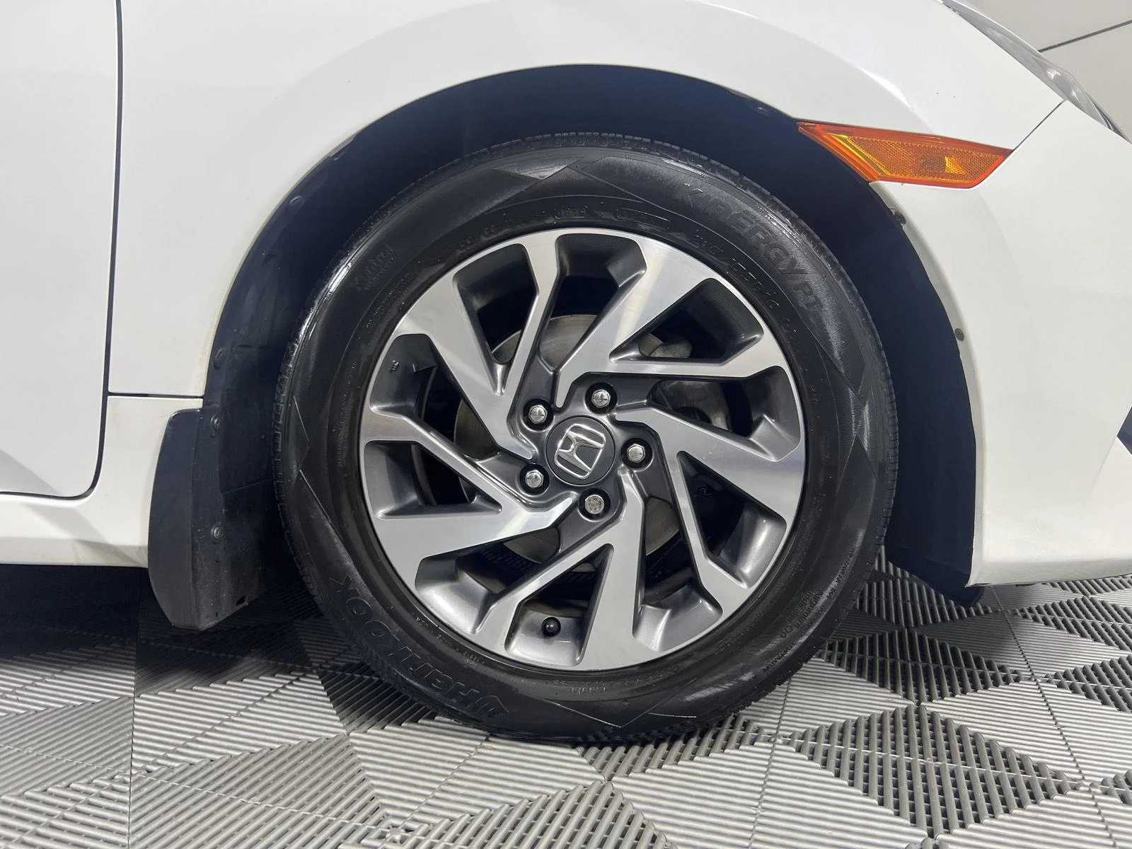 Used 2018  Honda EX image 14