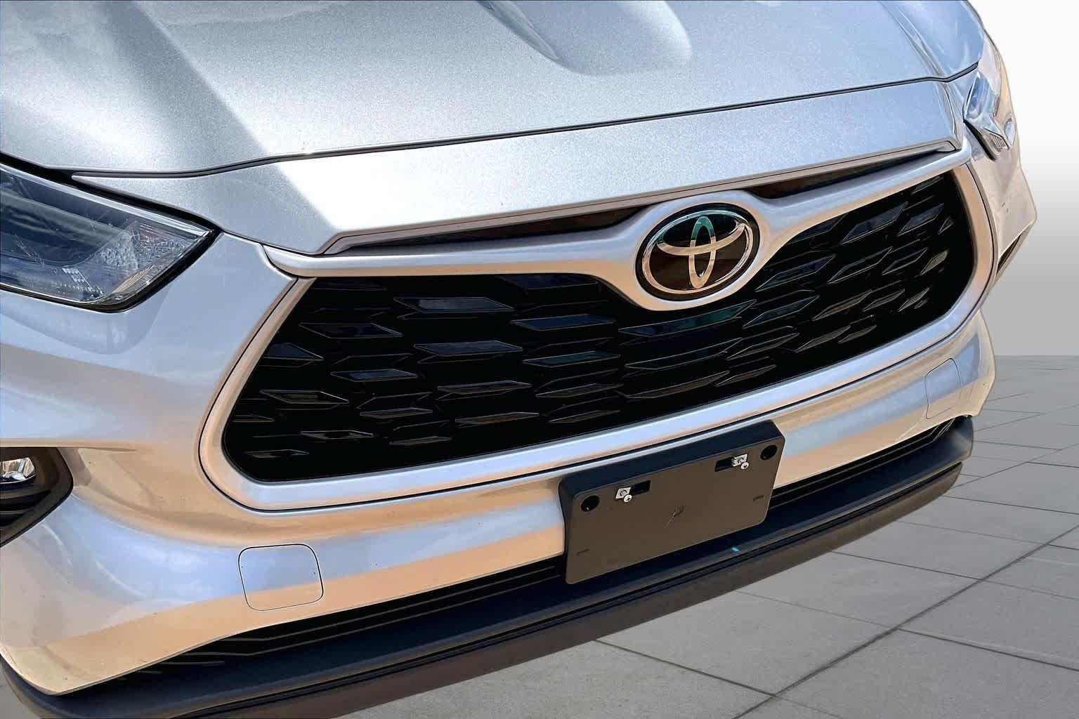 Used 2023 Celestial Silver Metallic Toyota LE image 26