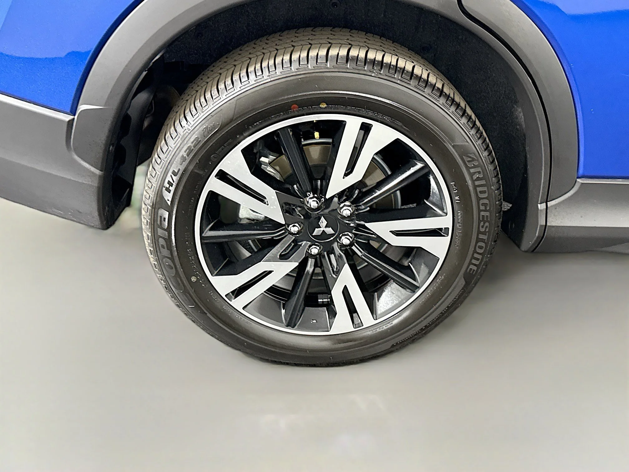 Used 2026 Lightning Blue Metallic Mitsubishi Black Edition image 29