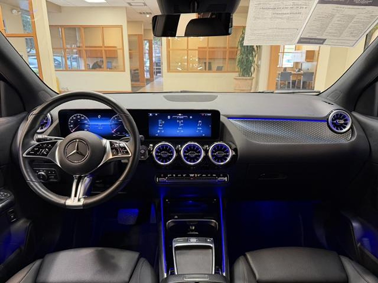 Used 2025 Cirrus Silver Metallic Mercedes-Benz 4MATIC® image 11
