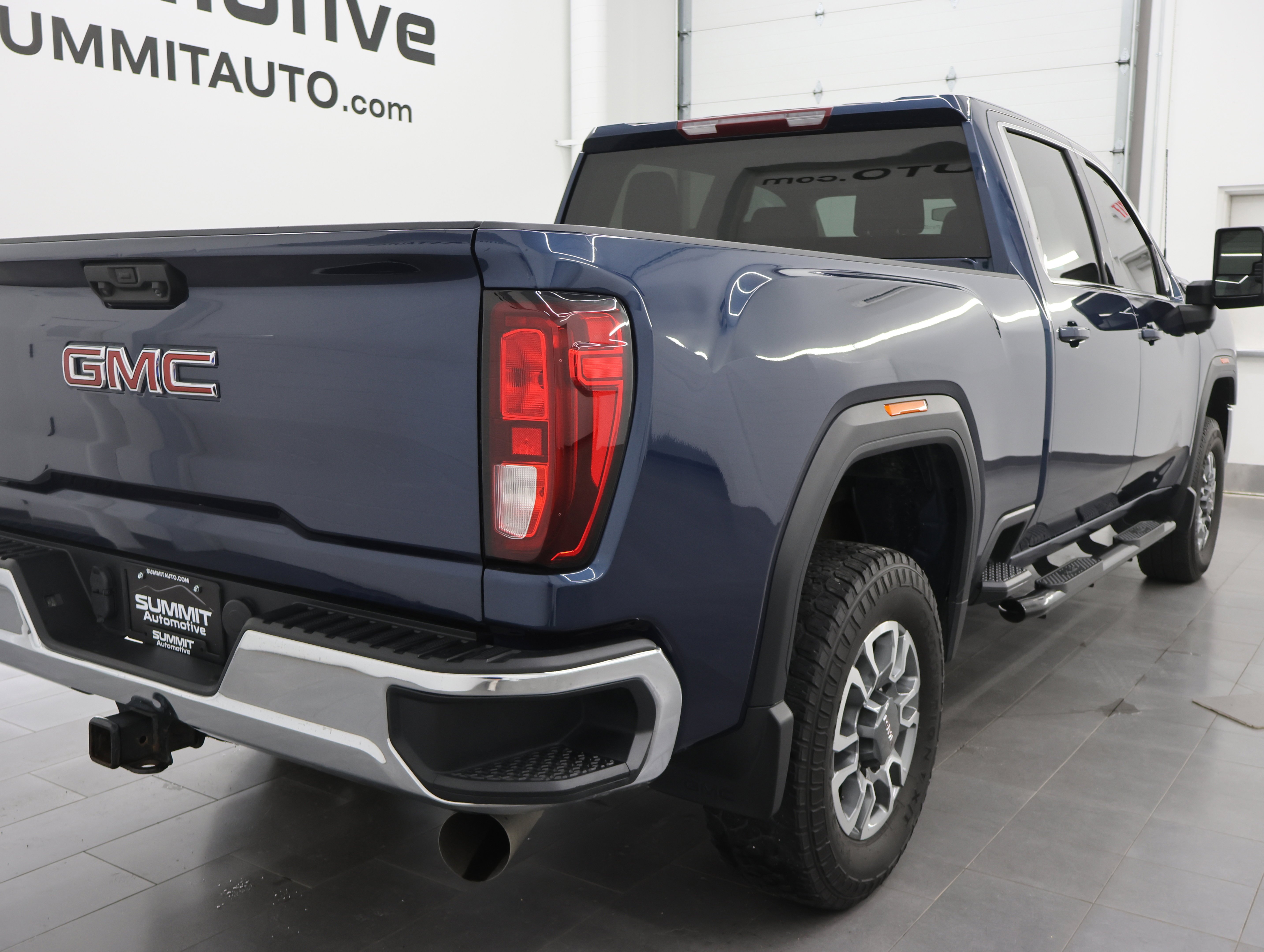 Used 2023 Pacific Blue Metallic GMC 4x4 Crew Cab SLE: CREW-SHORT-SLE-6.6L DIESEL-4WD-BACKUP CAM image 4