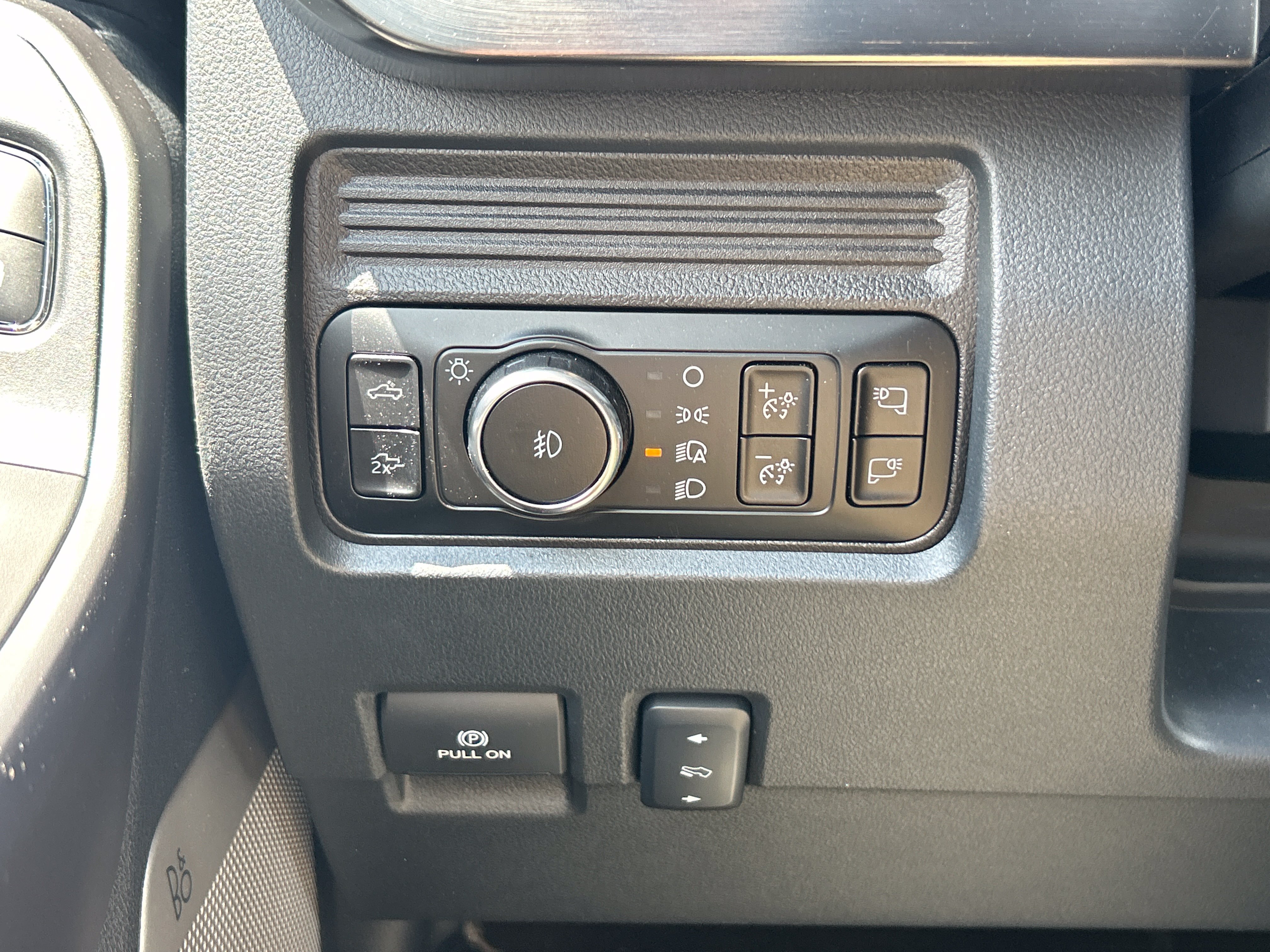 Used 2025 Avalanche Ford LARIAT image 12