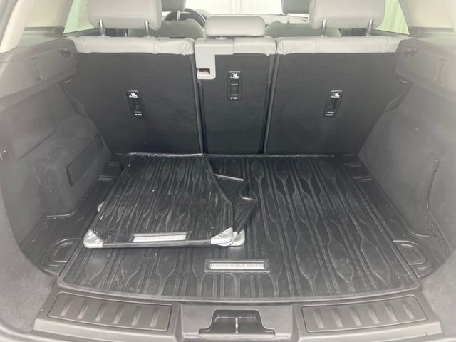 Used 2021 Silver Land Rover SE image 9
