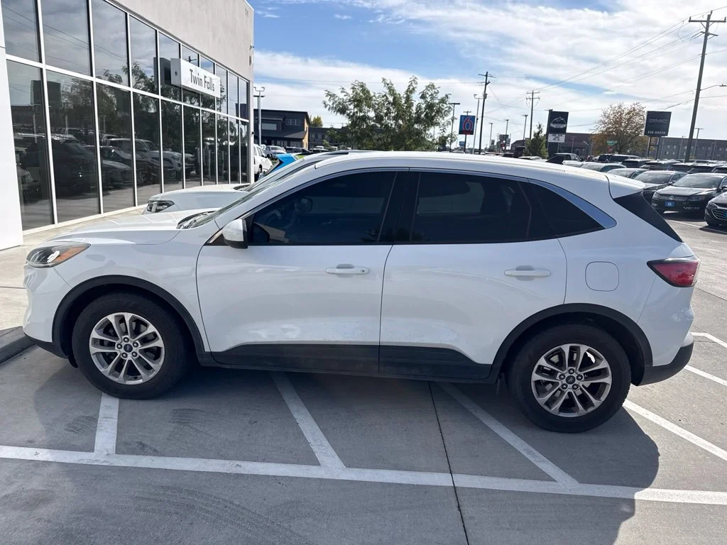 Used 2020 Oxford White Ford SE image 4