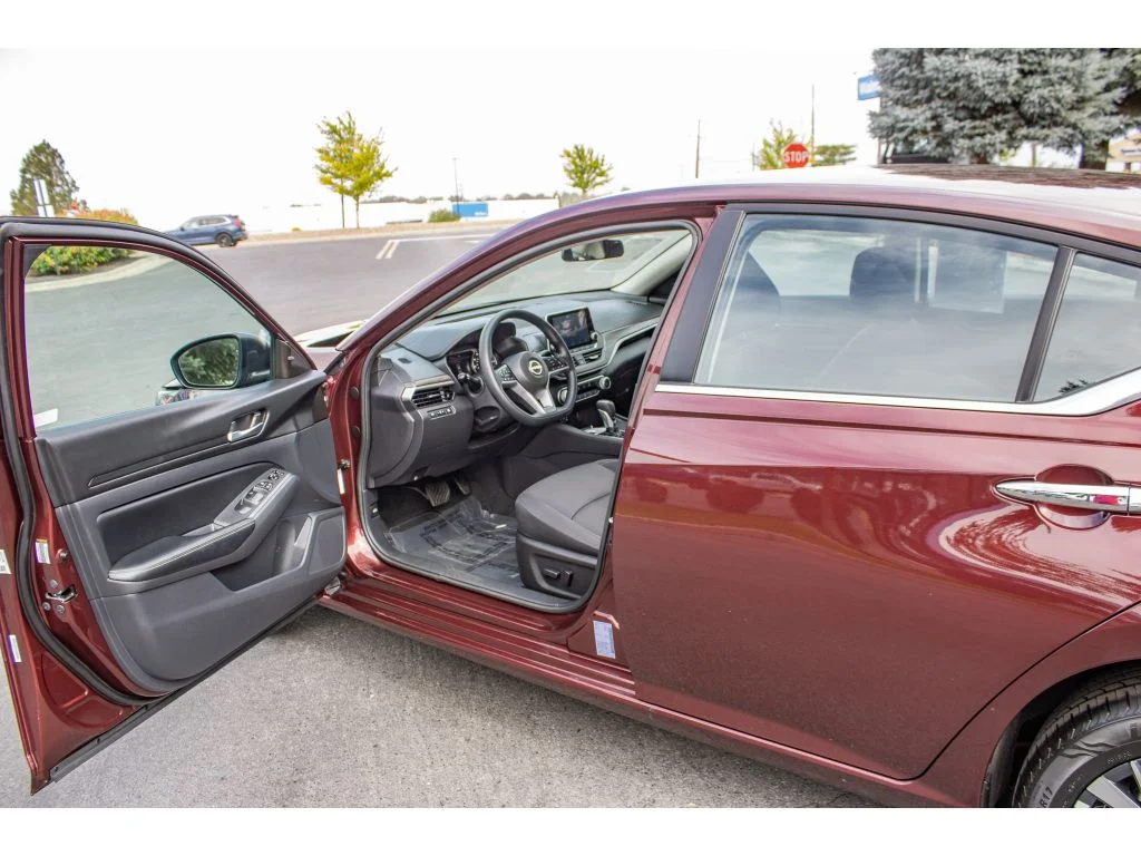 Used 2025 Garnet Pearl Metallic Nissan SV image 25