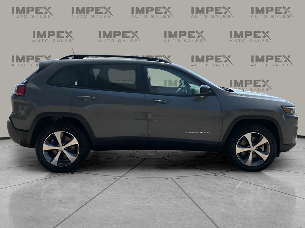 Used 2022 Gray Jeep Limited image 6
