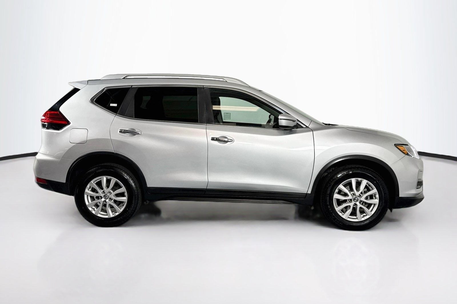 Used 2017 Brilliant Silver Nissan SV image 4