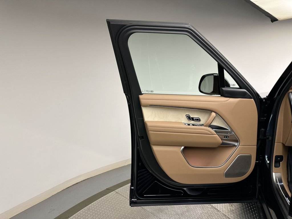 New 2026  Land Rover SV image 18