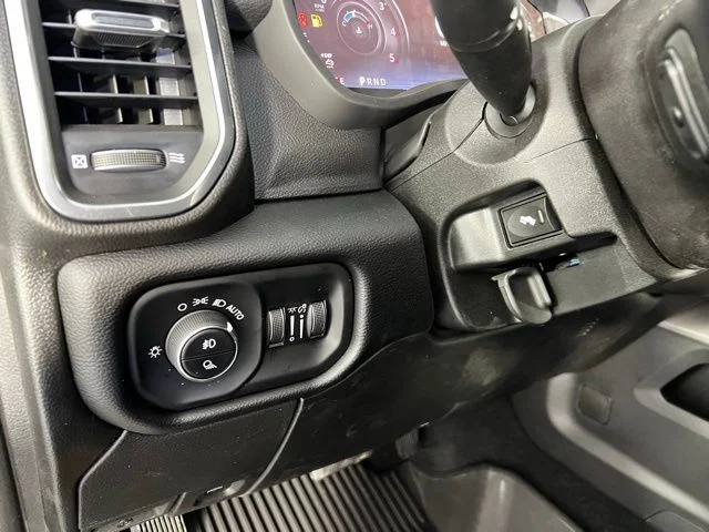 New 2026 Diamond Black Crystal Pearl-Coat Exterior Paint RAM Laramie image 18