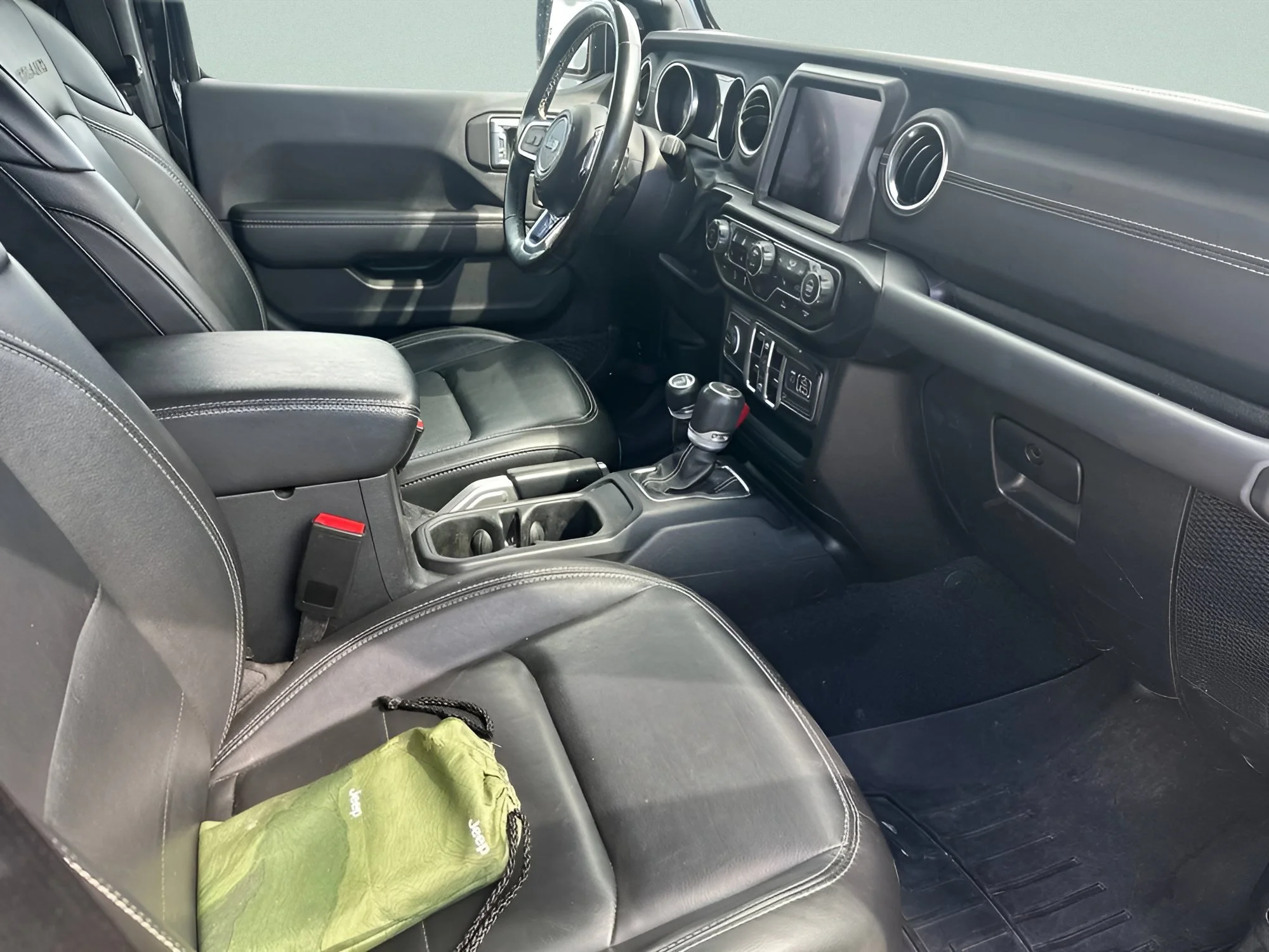 Certified Used 2022 Black Clearcoat Jeep Overland image 17