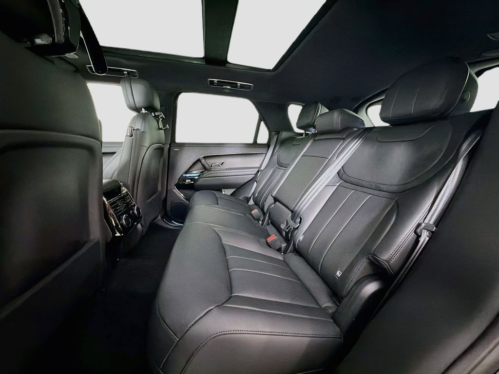 New 2027 Santorini Black Land Rover Dynamic SE P400 image 26