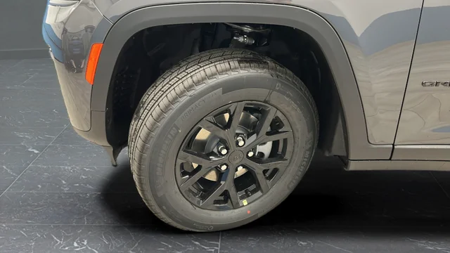 New 2026 Baltic Gray Metallic Clear-Coat Exterior Paint Jeep Altitude image 36