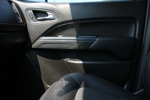 Used 2015 Black GMC SLE1 image 18