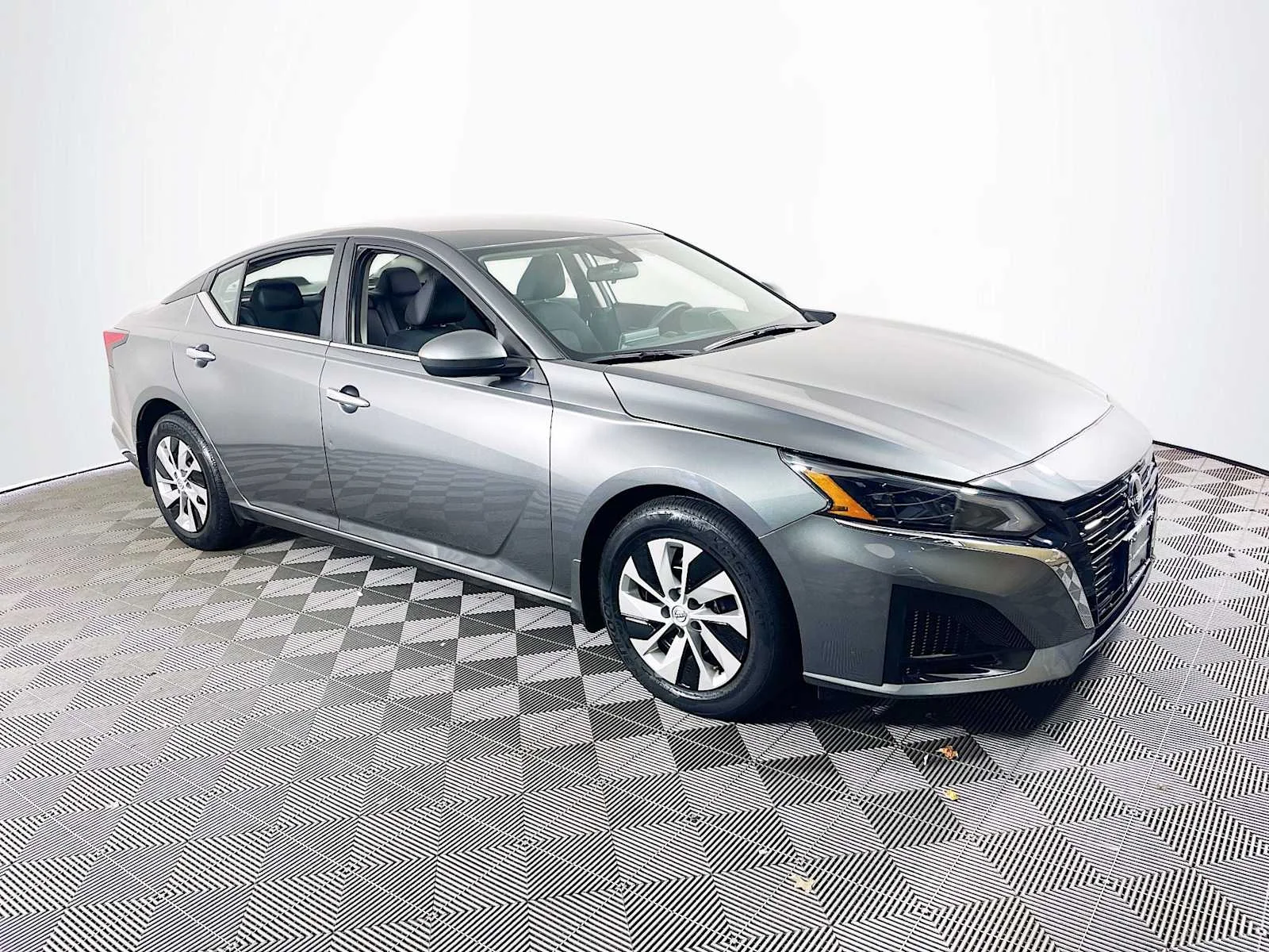 Certified Used 2023 Gun Metallic Nissan 2.5 S image 3