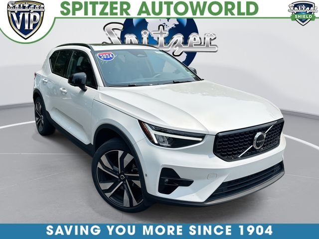 2024 Volvo XC40 B5 Plus Dark Theme