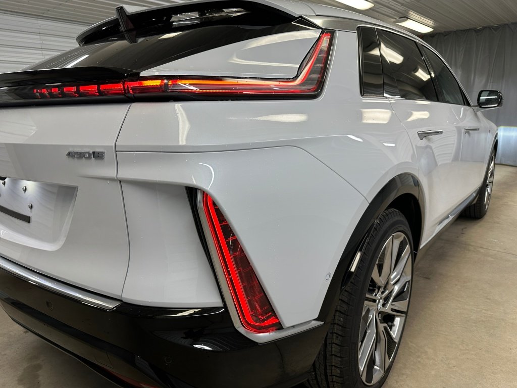New 2026 Vibrant White Tricoat Cadillac Signature Luxury image 23