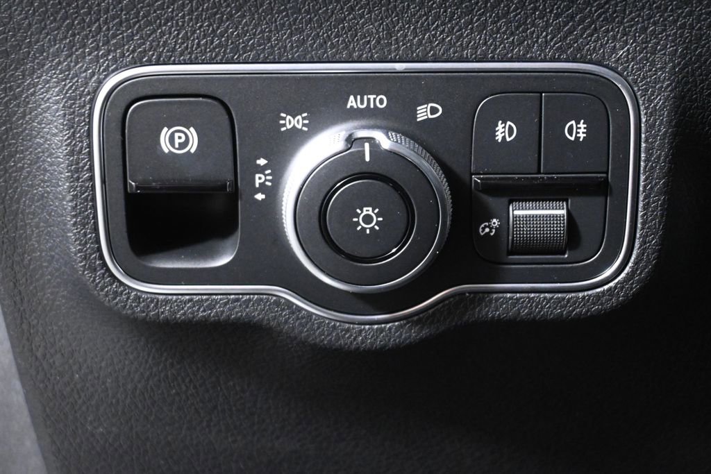 New 2026 Cirrus Silver Metallic Mercedes-Benz GLB 250 image 61