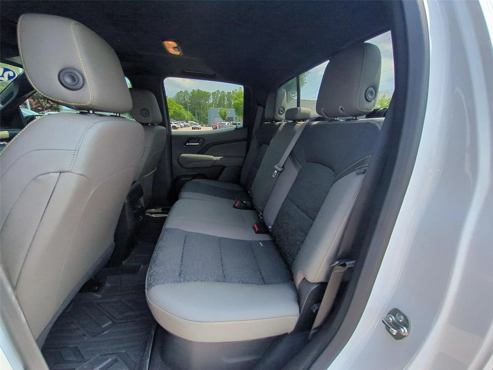 Used 2024 Summit White Chevrolet 4WD ZR2 image 34