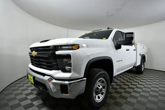 New 2026 Summit White Chevrolet WT image 6