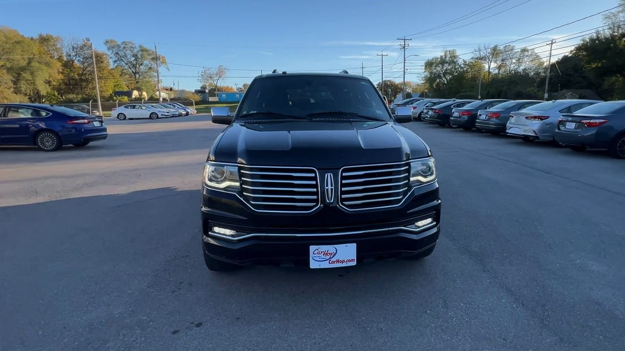 2016 Lincoln Navigator L photo 2