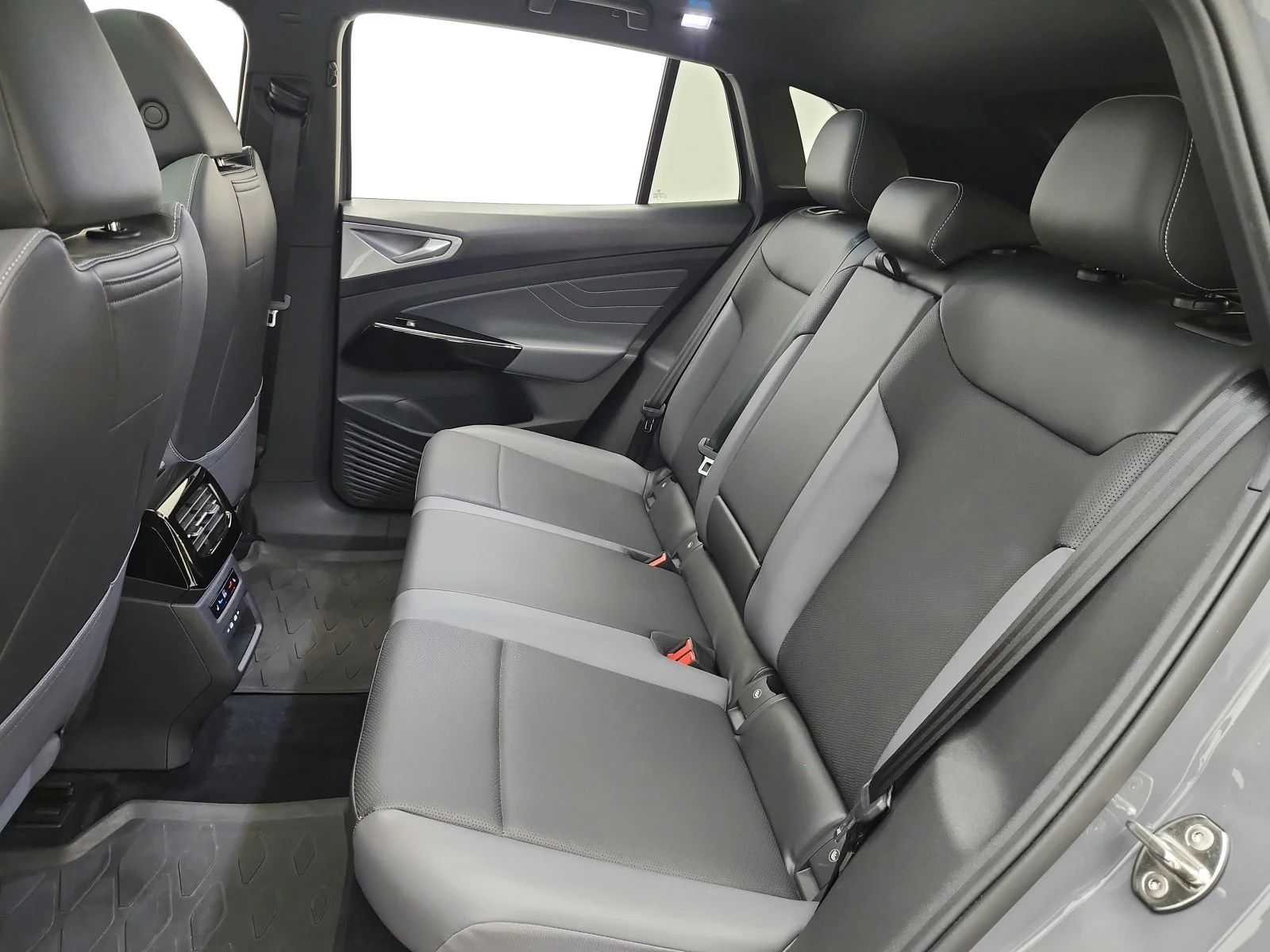 Used 2023 Pure Gray w/Black Roof Volkswagen Pro S Plus image 13