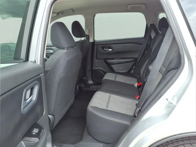 Used 2024  Nissan SV image 18