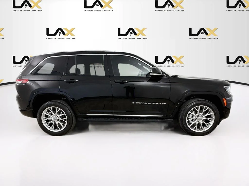 Used 2022 Black Jeep Summit image 8