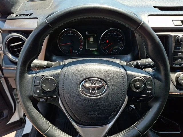 Used 2018 White Toyota SE image 20