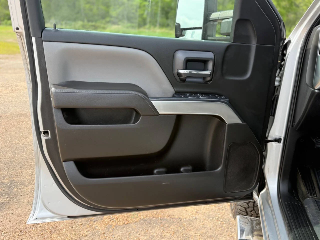 Used 2016 Silver Chevrolet LT 4x2 4dr Crew Cab SB image 23