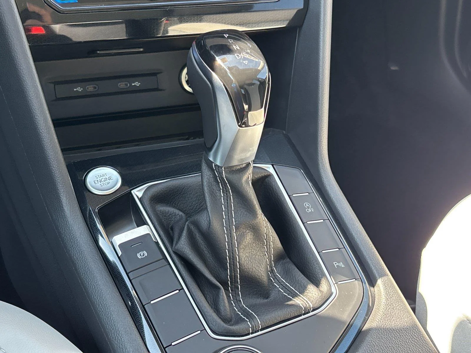 New 2026 Deep Black Pearl Volkswagen SE image 27