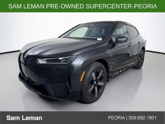 Used 2025 Gray BMW xDrive50 image 3