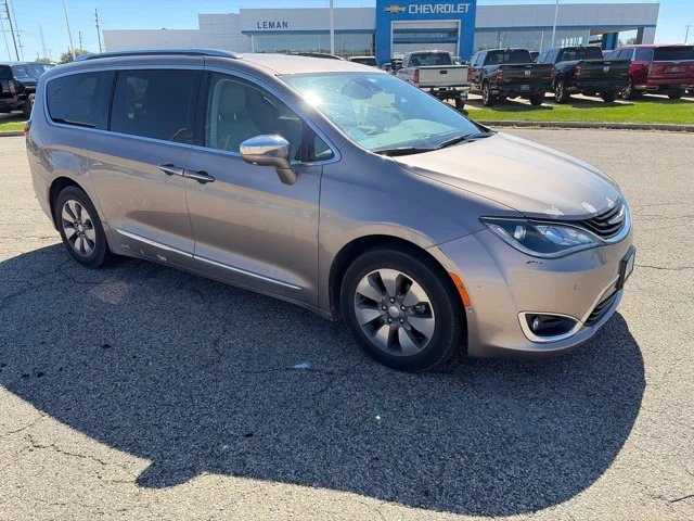 Used 2017 Gray Chrysler Platinum image 1