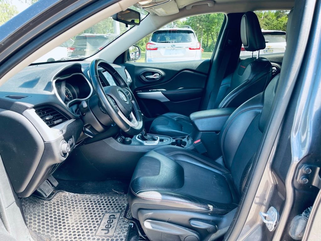 Used 2018 Gray Jeep Trailhawk image 11