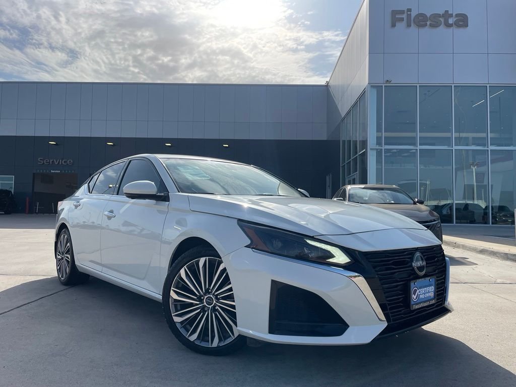 Used 2023 White Nissan 2.5 SL image 1