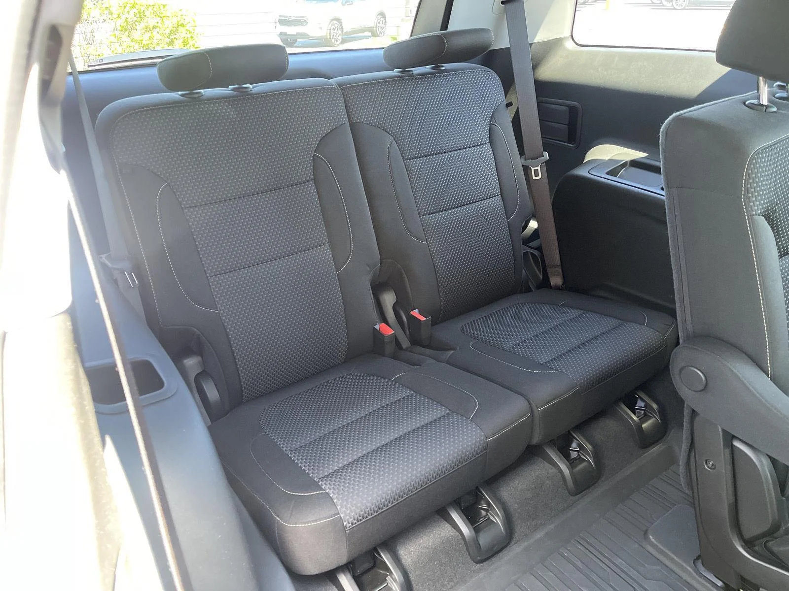 Used 2023 Sterling Metallic GMC SLE image 37