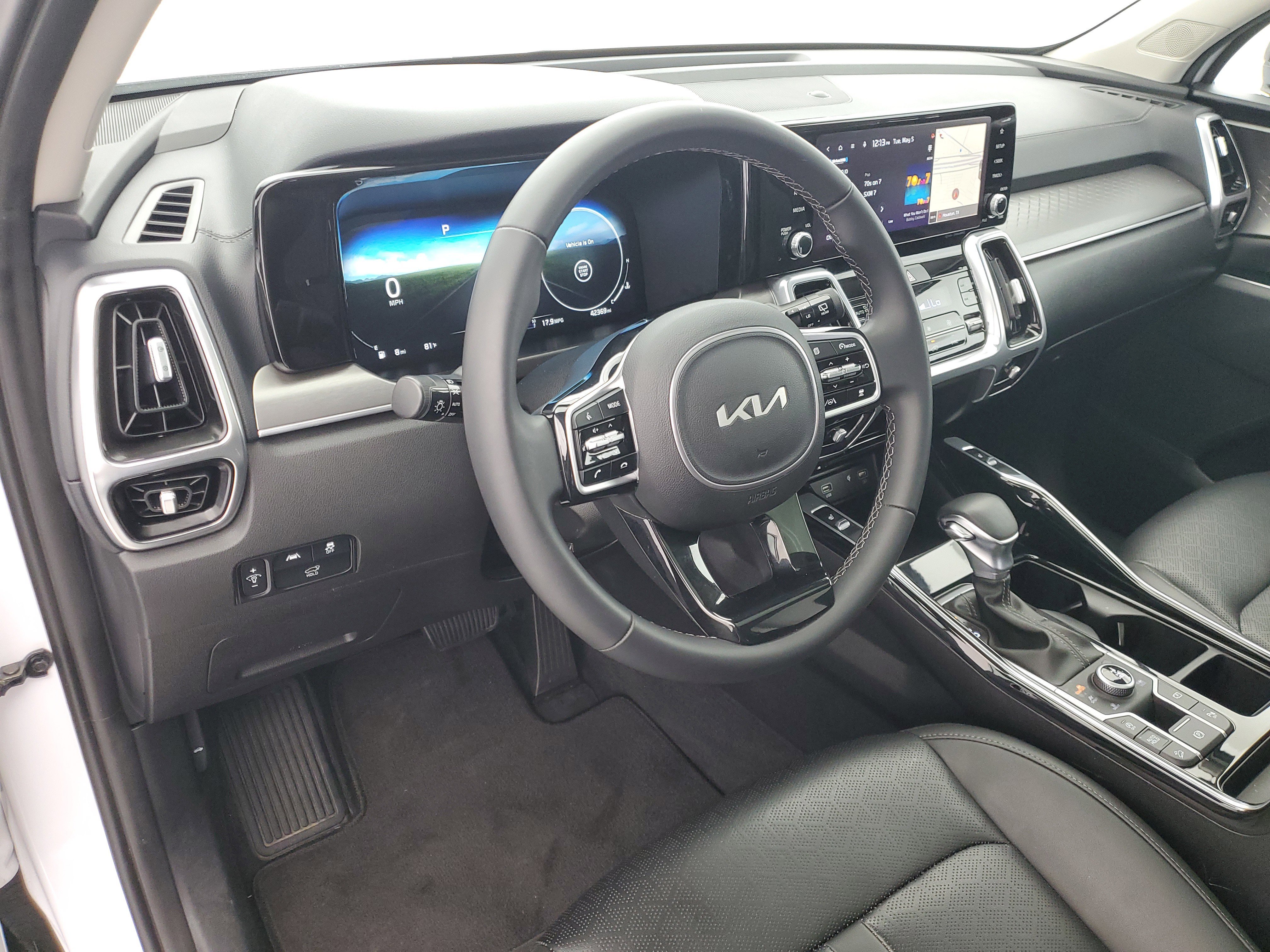 Used 2023 Glacial White Pearl Kia SX image 19