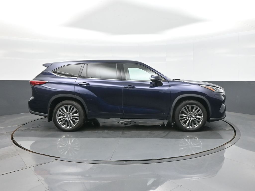 Used 2022  Toyota Limited image 8