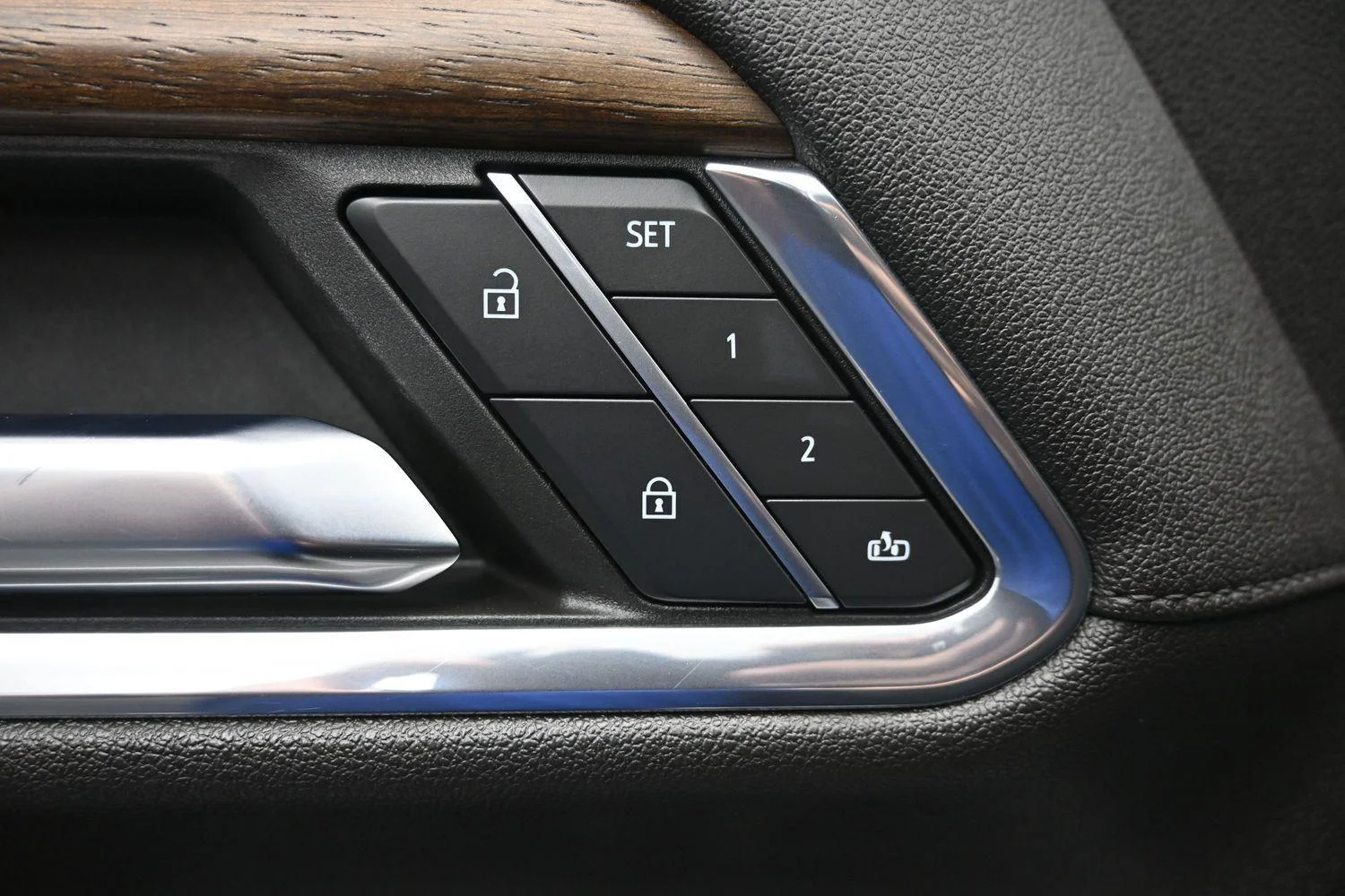 Used 2023 Iridescent Pearl Tricoat Chevrolet High Country image 24
