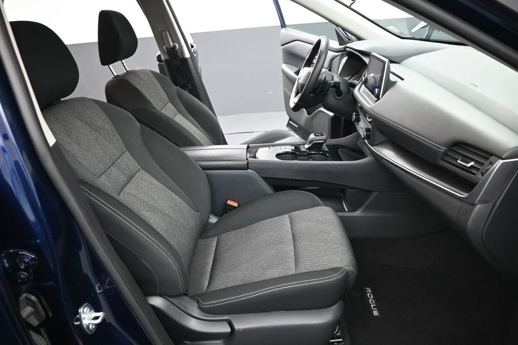 Used 2025 Blue Nissan SV image 28