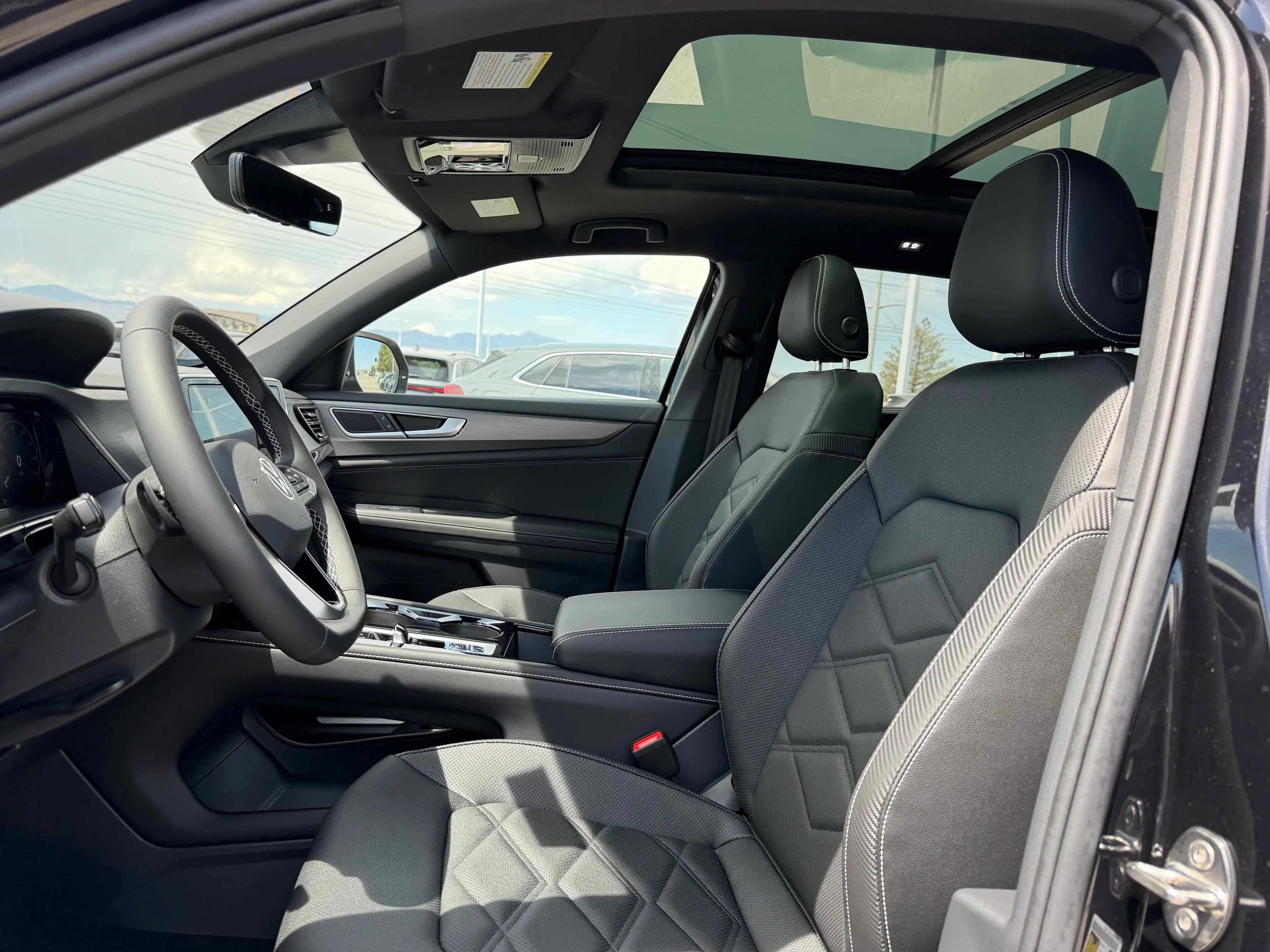 New 2026 Deep Black Volkswagen 2.0T SE w/Technology image 4