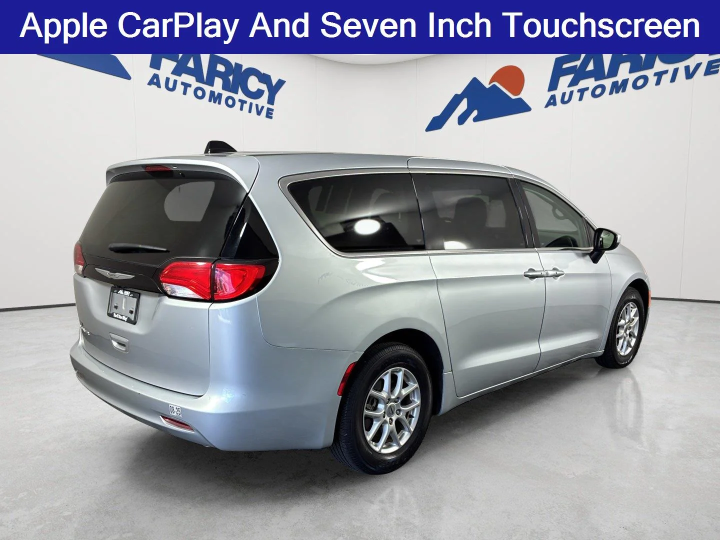 Used 2023 Silver Mist Clearcoat Chrysler LX image 5