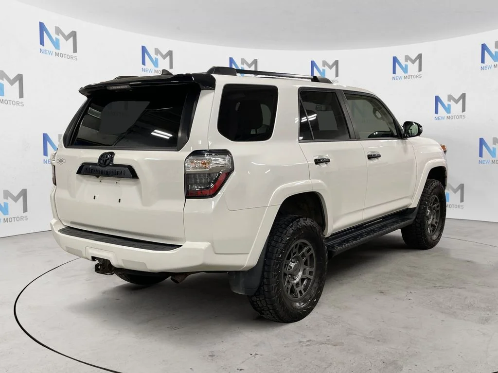 Used 2020 Super White Toyota Venture image 5