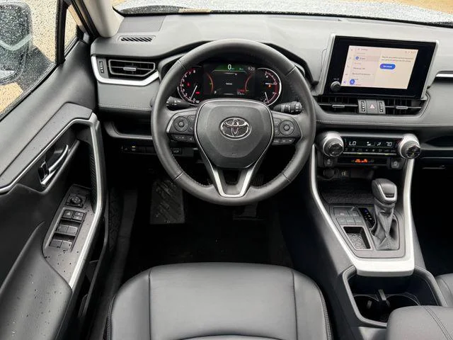 Certified Used 2025 SILVER SKY METALLIC Toyota XLE Premium image 25