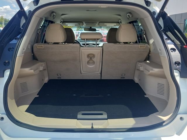 Used 2018 White Nissan SV image 8