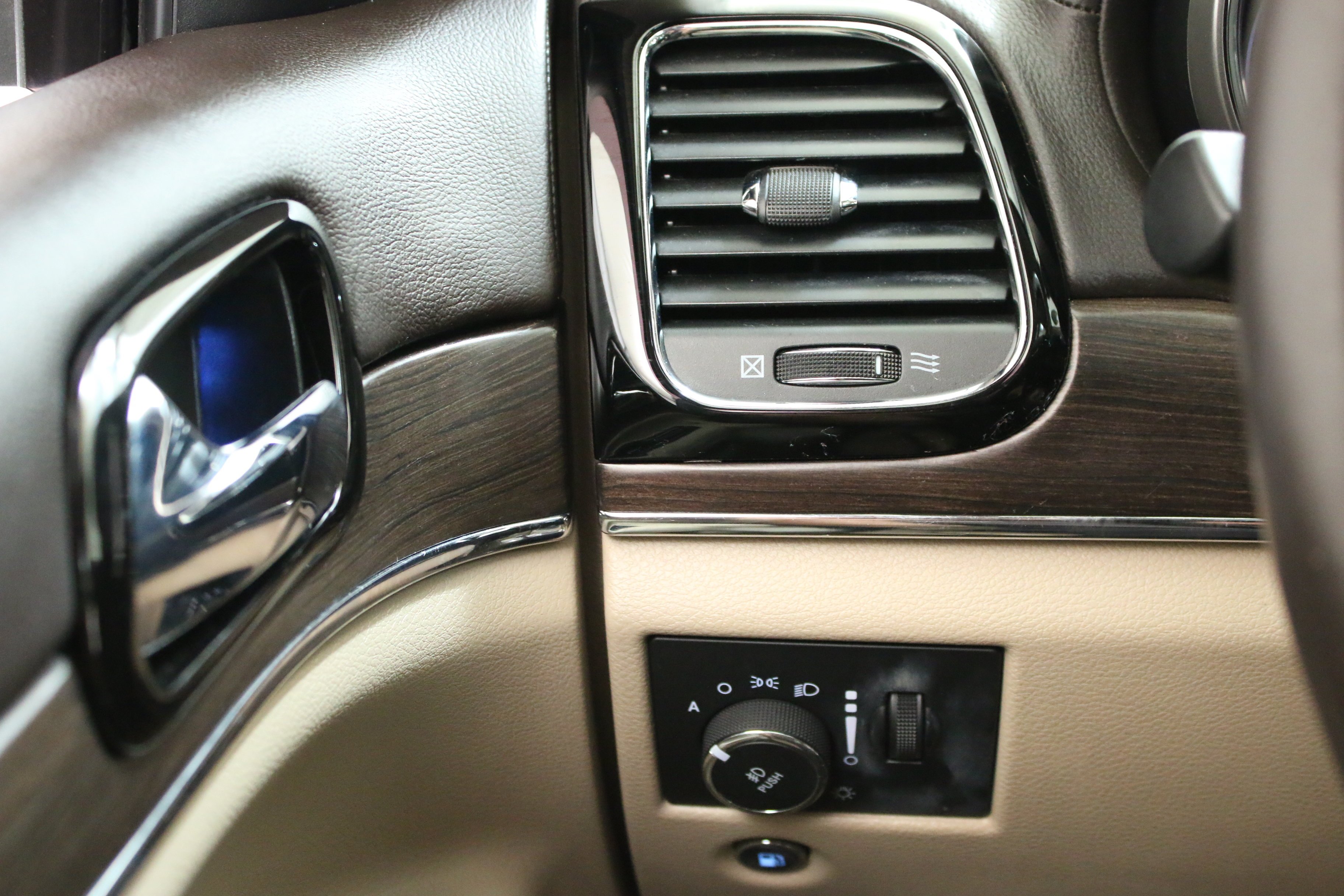 Used 2021 Black Jeep Overland image 16