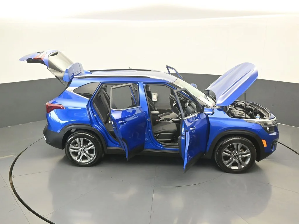 Used 2023 Neptune Blue Kia S image 64