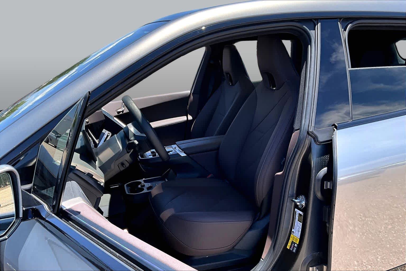Used 2024 Oxide Grey Metallic BMW xDrive50 image 6