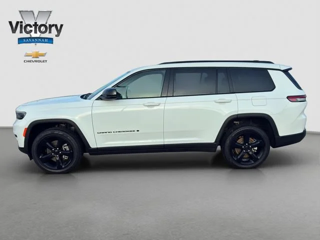 Used 2025 White Jeep Altitude X 4x4 image 4
